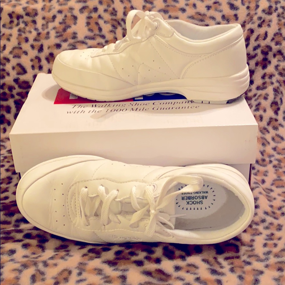 Propet Clinical 👩‍⚕️ walking shoes Size 7